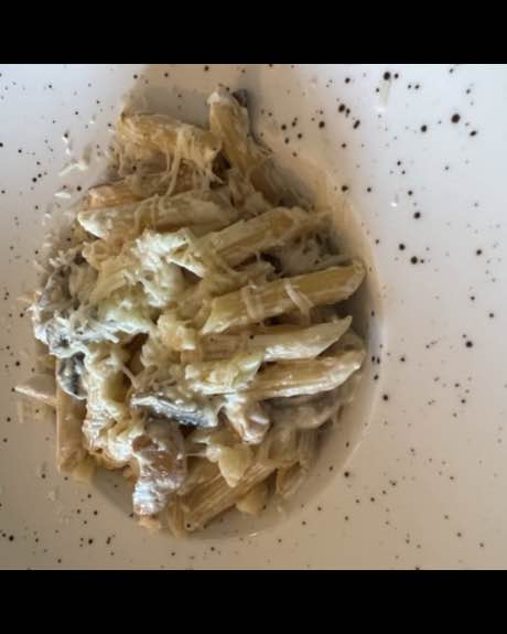 Penne Suprema me salcë të bardhë në TOKË Lounge Tiranë