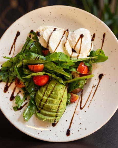 Villa Vecchia Salad në TOKË Lounge Tiranë